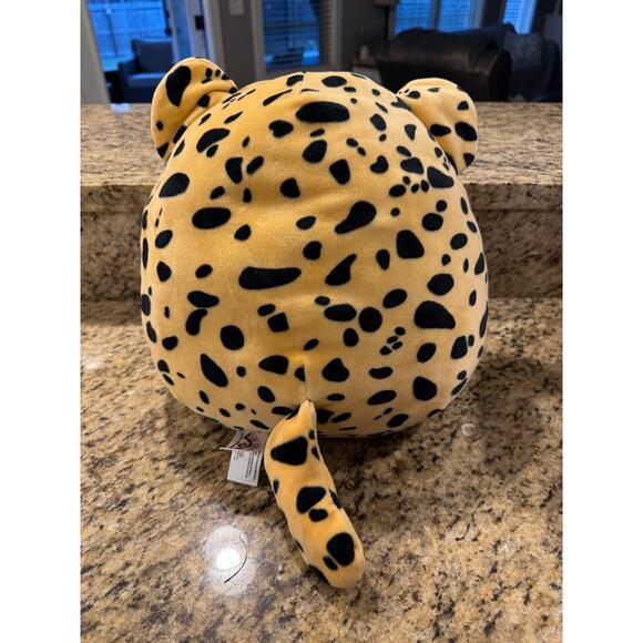 Squishmallow Lexi the Cheetah - Picture 4 of 7